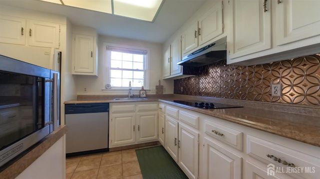 320 Sharon Way B, Monroe, NJ 08831