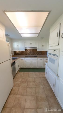 320 Sharon Way B, Monroe, NJ 08831