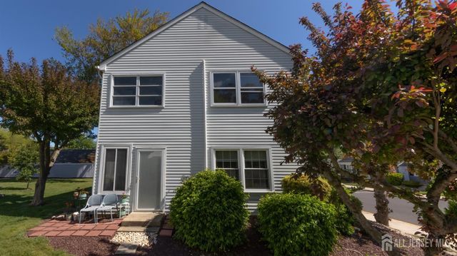 320 Sharon Way B, Monroe, NJ 08831