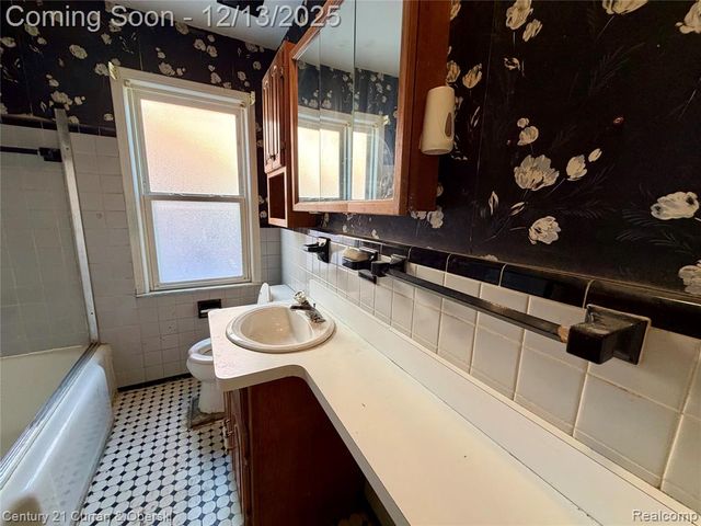 11761 Hazelton, Redford, MI 48239