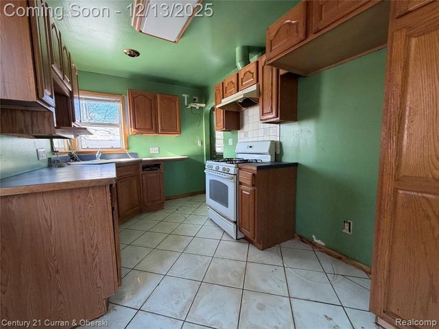 11761 Hazelton, Redford, MI 48239