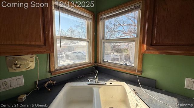 11761 Hazelton, Redford, MI 48239