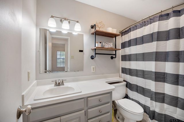 916 Corey Dr, Whitehouse, TX 75791