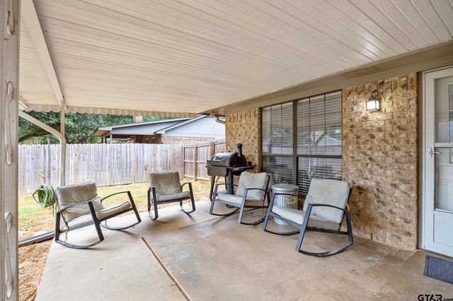 916 Corey Dr, Whitehouse, TX 75791