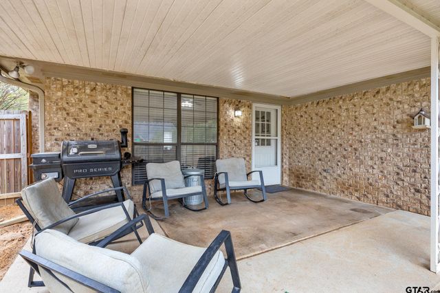 916 Corey Dr, Whitehouse, TX 75791