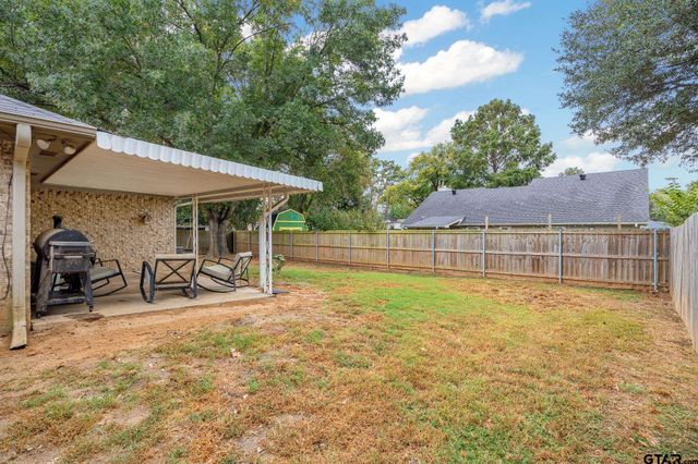 916 Corey Dr, Whitehouse, TX 75791