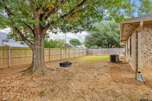 916 Corey Dr, Whitehouse, TX 75791