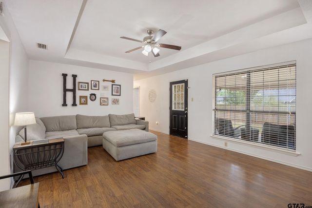 916 Corey Dr, Whitehouse, TX 75791