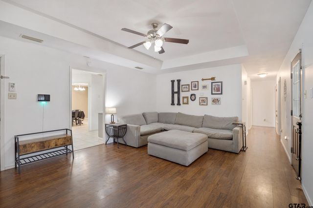 916 Corey Dr, Whitehouse, TX 75791