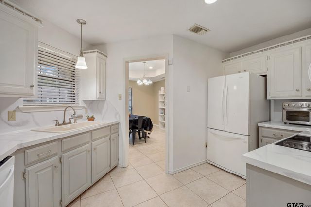 916 Corey Dr, Whitehouse, TX 75791