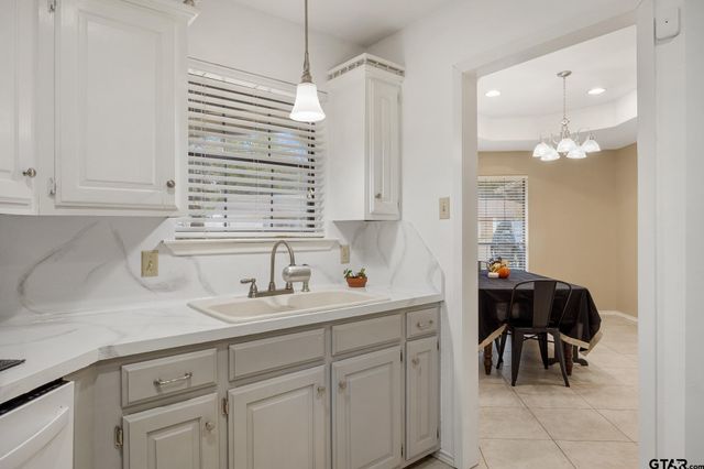 916 Corey Dr, Whitehouse, TX 75791