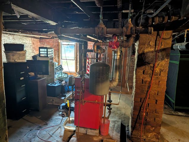 27 South Street, South Hadley, MA 01075