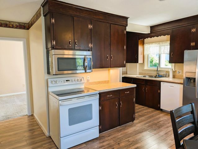 27 South Street, South Hadley, MA 01075