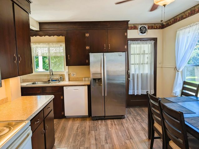 27 South Street, South Hadley, MA 01075