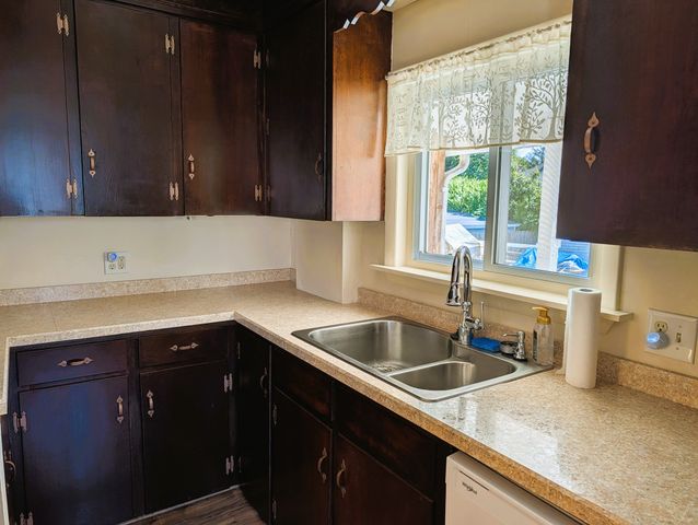 27 South Street, South Hadley, MA 01075