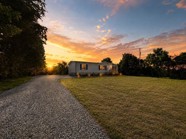 885 Junior Witt, Rock Island, TN 38581