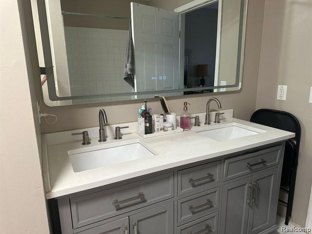 55 Morross Circle, Dearborn, MI 48126
