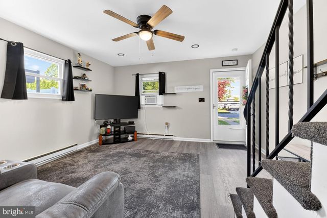251 EDWARD LN, Catasauqua, PA 18032
