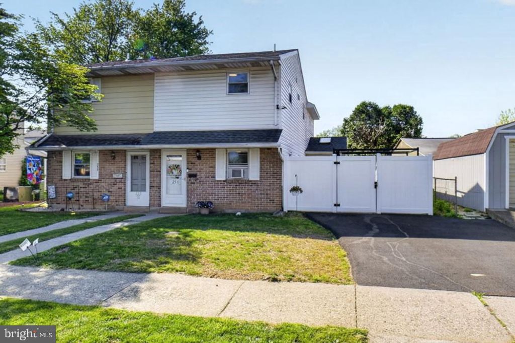 251 EDWARD LN, Catasauqua, PA 18032