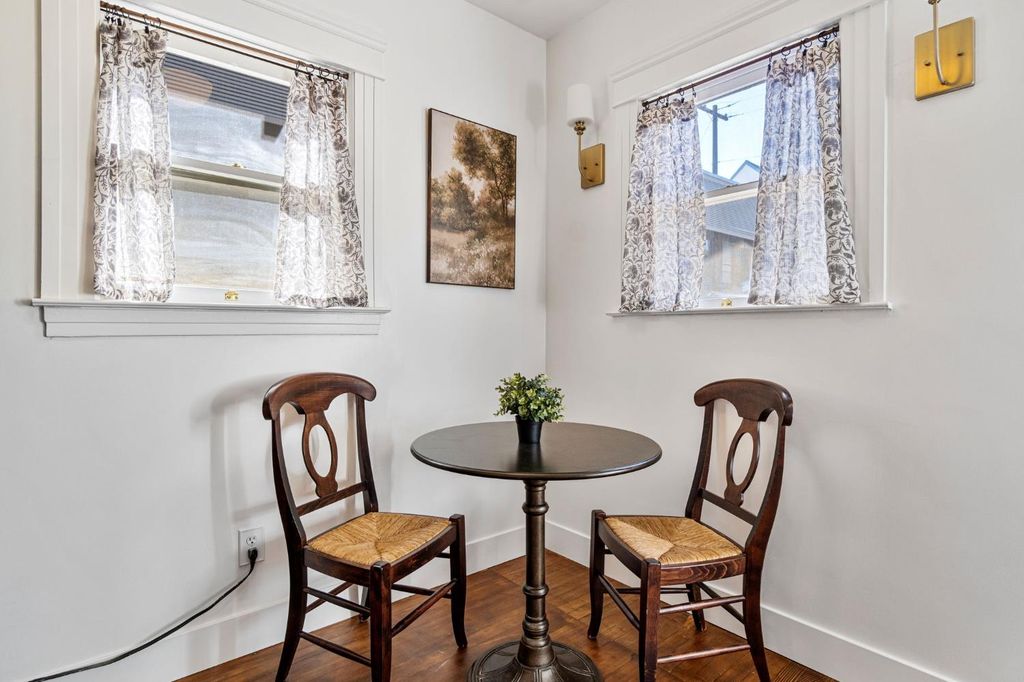 Image 18 of property listing at 850 E Carmen Avenue, Fresno, CA 93728