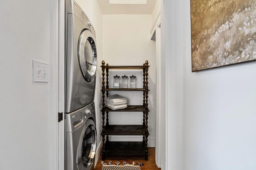 Image 19 of property listing at 850 E Carmen Avenue, Fresno, CA 93728