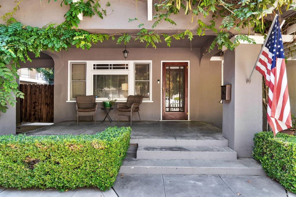 Image 2 of property listing at 850 E Carmen Avenue, Fresno, CA 93728