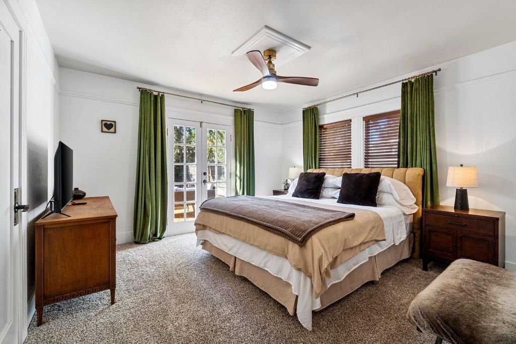 Image 25 of property listing at 850 E Carmen Avenue, Fresno, CA 93728