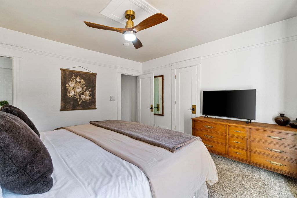 Image 26 of property listing at 850 E Carmen Avenue, Fresno, CA 93728