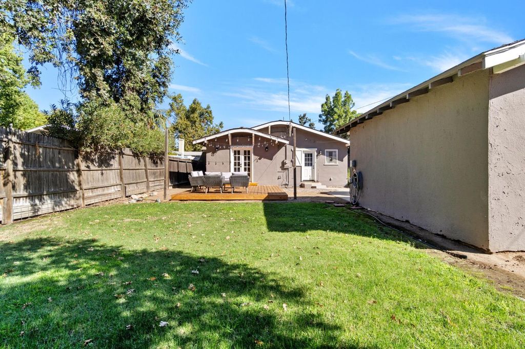 Image 32 of property listing at 850 E Carmen Avenue, Fresno, CA 93728