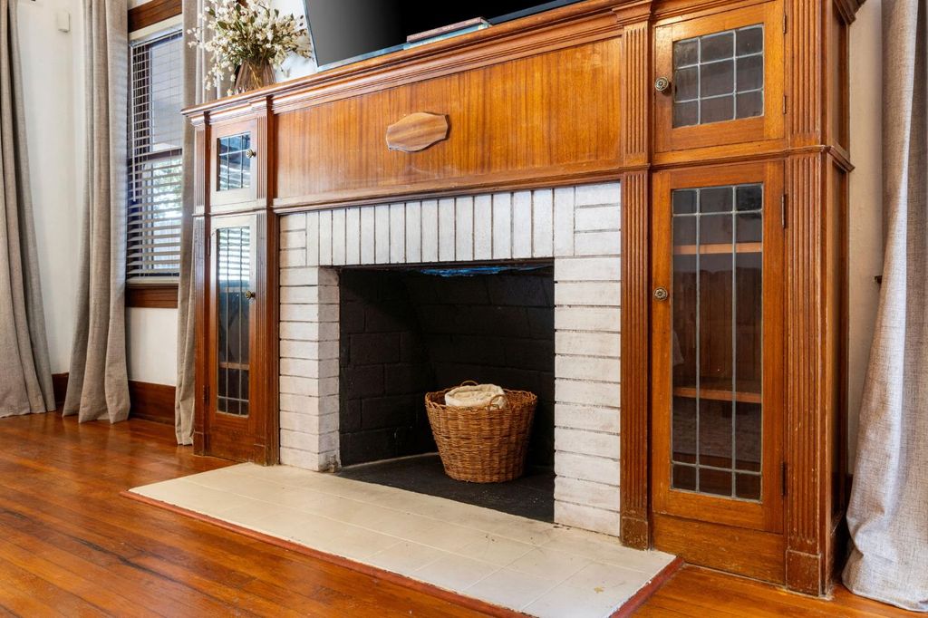 Image 7 of property listing at 850 E Carmen Avenue, Fresno, CA 93728