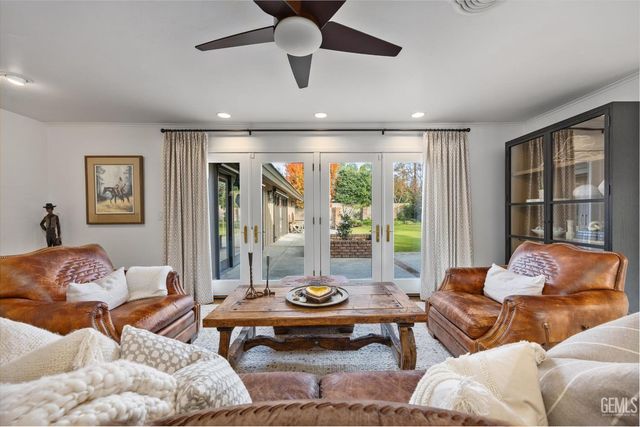 6500 Mount Rainier Drive, Bakersfield, CA 93309