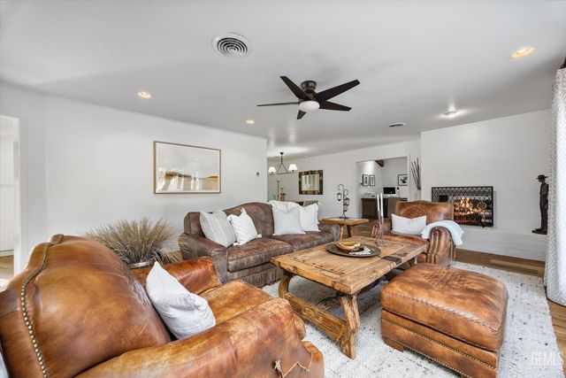 6500 Mount Rainier Drive, Bakersfield, CA 93309