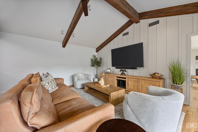 6500 Mount Rainier Drive, Bakersfield, CA 93309