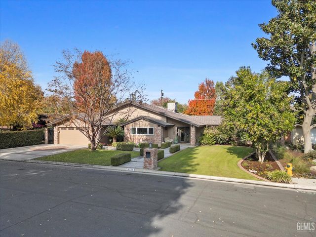 6500 Mount Rainier Drive, Bakersfield, CA 93309