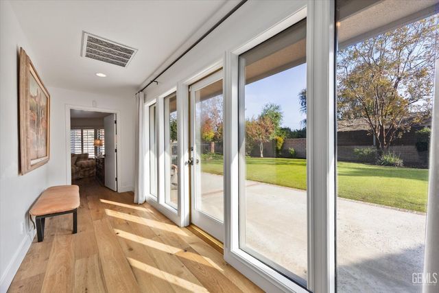 6500 Mount Rainier Drive, Bakersfield, CA 93309