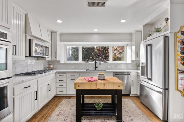 6500 Mount Rainier Drive, Bakersfield, CA 93309