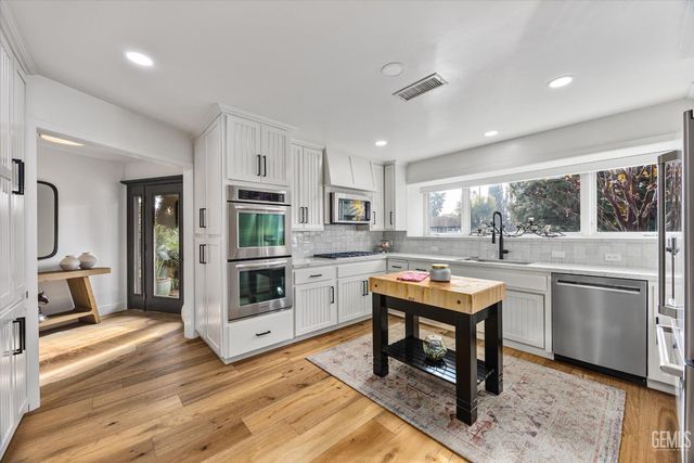 6500 Mount Rainier Drive, Bakersfield, CA 93309