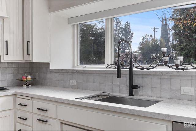 6500 Mount Rainier Drive, Bakersfield, CA 93309