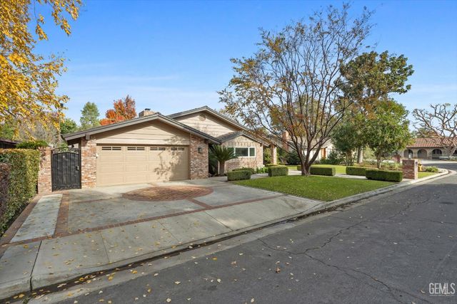 6500 Mount Rainier Drive, Bakersfield, CA 93309