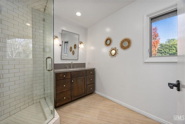 6500 Mount Rainier Drive, Bakersfield, CA 93309