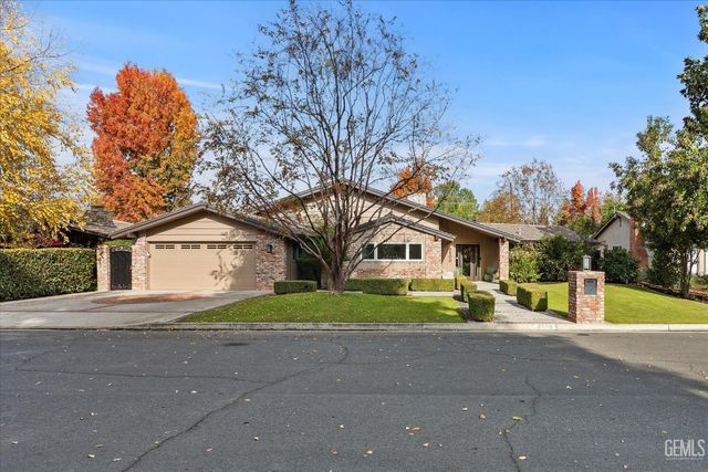 6500 Mount Rainier Drive, Bakersfield, CA 93309