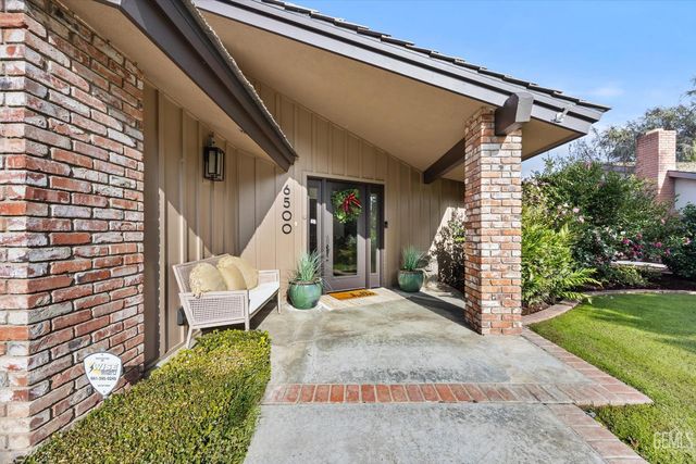 6500 Mount Rainier Drive, Bakersfield, CA 93309