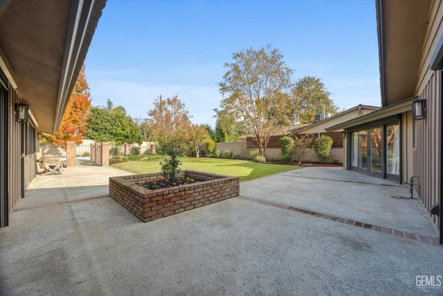 6500 Mount Rainier Drive, Bakersfield, CA 93309