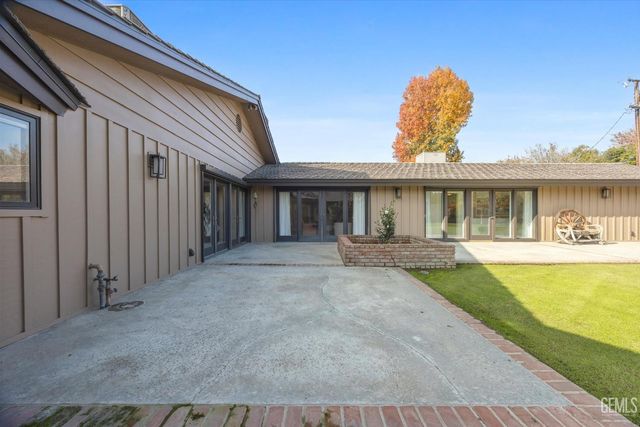 6500 Mount Rainier Drive, Bakersfield, CA 93309