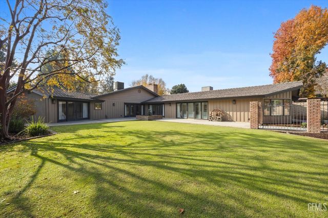 6500 Mount Rainier Drive, Bakersfield, CA 93309