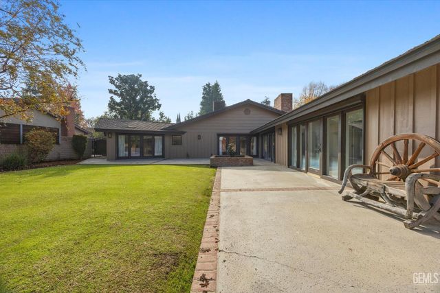 6500 Mount Rainier Drive, Bakersfield, CA 93309