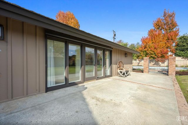 6500 Mount Rainier Drive, Bakersfield, CA 93309