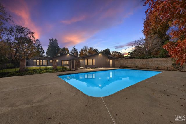 6500 Mount Rainier Drive, Bakersfield, CA 93309