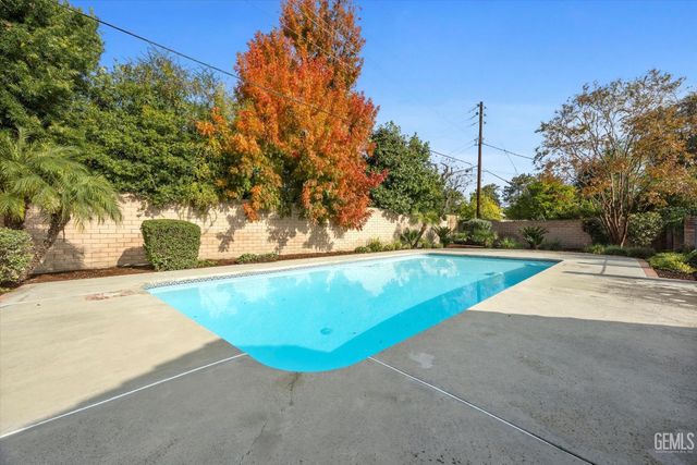 6500 Mount Rainier Drive, Bakersfield, CA 93309