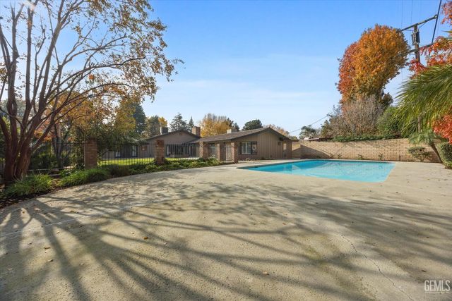 6500 Mount Rainier Drive, Bakersfield, CA 93309